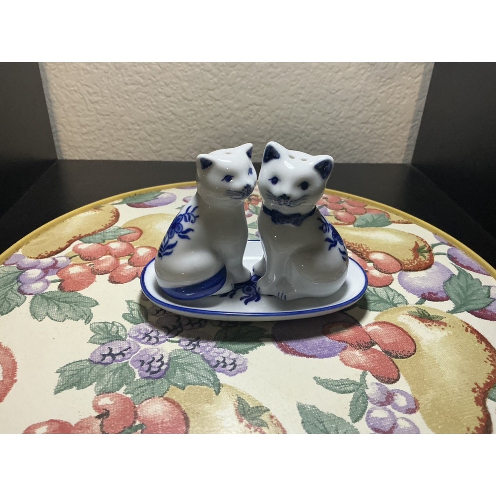 Andrea by Sadek Blue and White Cats Salt Pepper Shaker Set with Tray Vintage